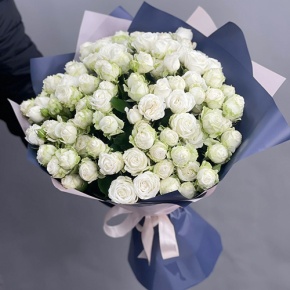 Букет из 25 кустовых пионовидных белых роз (60 см) в Краснознаменске