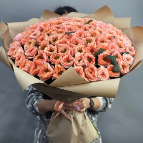 Букет "Персик" из 101 махровой розы Риджентс парк (60 см) в Краснознаменске