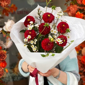 Букет "Марс" из георгин и хамелациума в Краснознаменске