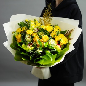 Букет "Яркая гармония" из роз, орхидей, альстромерий и брассики в Краснознаменске