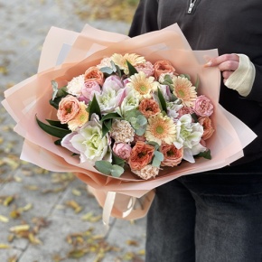 Букет "Лиссабон" из пионовидных роз, поновидных лилий и гербер  в Краснознаменске