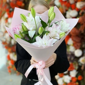 Букет из 3 пионовидных лилий в Краснознаменске