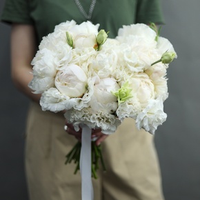 Свадебный букет из пионов и эустом в Краснознаменске