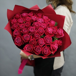 Букет из 35 малиновых роз Шангрила (50 см) в Краснознаменске