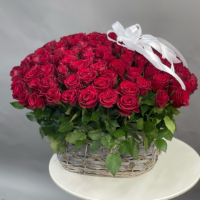 Композиция в корзине из 101 красной розы в Краснознаменске