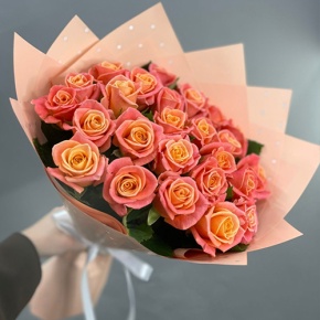 Букет из 25 роз Мисс Пигги (50 см) в Краснознаменске