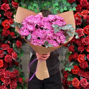 Букет  "Гармония" из 7 хризантем с эвкалиптом в Краснознаменске