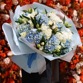 Букет "Елизавета" из гортензий, роз и пионовидных ароматных лилий в Краснознаменске