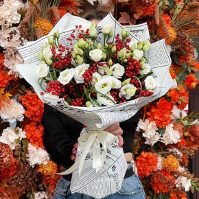 Букет "Рябиновый" из ягод калины и эустом в Краснознаменске