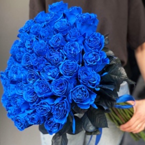 Букет из 51 синей розы Эквадор под ленту (70 см) в Краснознаменске