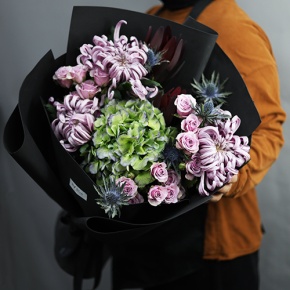 Букет "Бессоница" из хризантем Виена, сафари, кустовых роз, Голландской гортензии и эрингиума в Краснознаменске