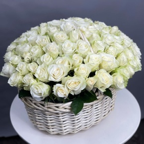 101 белая роза в корзине (40 см) в Краснознаменске