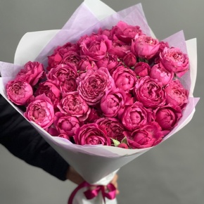 Букет из 11 кустовых пионовидных роз Джульетта в Краснознаменске