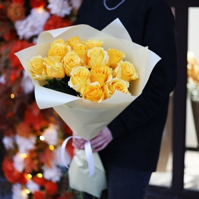 Букет "Еллоу" из 15 ярких роз (70 см) в Краснознаменске