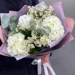 Букет "Суприм" из гортензий и хамелациума в Краснознаменске