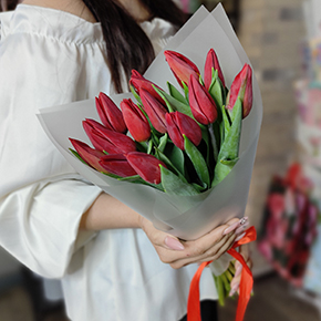 Букет из 15 красных тюльпанов в Краснознаменске