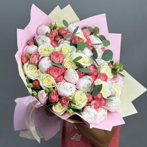 Букет "Аврора" из пионов и роз в Краснознаменске