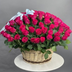 Композиция в корзине из 151 малиновой розы в Краснознаменске