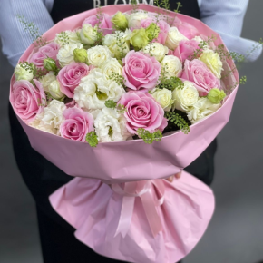 Букет "Нежное признание" из роз и эустом в Краснознаменске