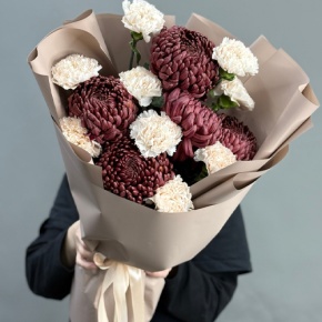 Букет из хризантем Бигоуди и диантусов в Краснознаменске