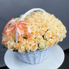 Композиция в корзине из 101 розы Аваланж (50 см) в Краснознаменске