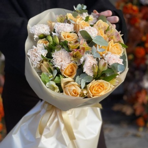 Букет "Пломбирный" из роз Аваланж, диантусов, альстромерий и эвкалипта в Краснознаменске