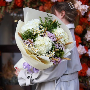 Букет "Zero" из хризантем сантини и гортензий в Краснознаменске