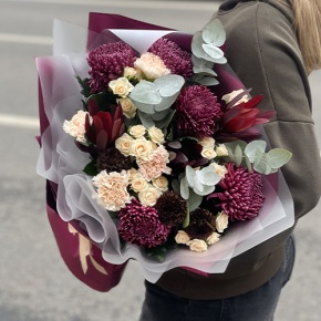 Букет "В каждом мгновении" из хризантем Бигоуди, кустовых роз, сафари, гербер Экзотик и диантусов в Краснознаменске