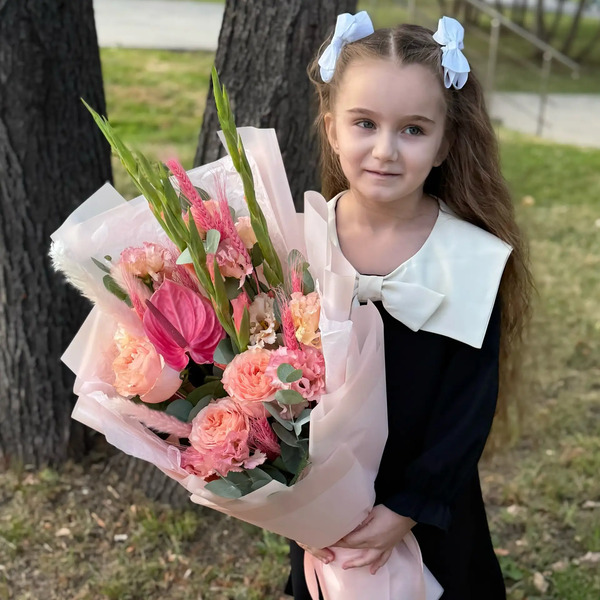 Букет на 1 сентября с гладиолусами, розами и антуриумом в Краснознаменске