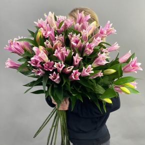 Букет из 17 розовых лилий в Краснознаменске