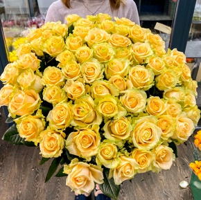 75 роз Аваланж (70 см) в Краснознаменске
