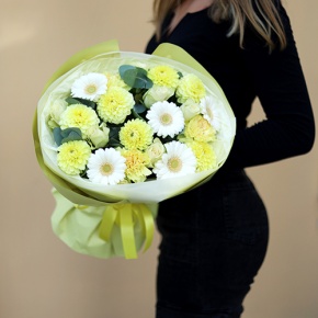 Букет "Лимонный" из георгин, диантусов, роз, гербер и эвкалипта в Краснознаменске