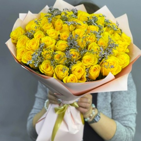 Букет из 51 лимонной розы с лимониумом в Краснознаменске