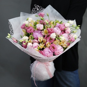 Букет "Луи" из пионов Сара Бернар, розовой эустомы и альстромерии в Краснознаменске
