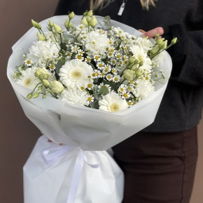 Букет "Вера и надежда" из ромашек, гербер, эвкалипта, диантусов и эустом в Краснознаменске