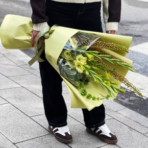 Букет "Нирвана" из гладиолусов, молюцеллы и эремуруса в Краснознаменске