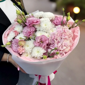 Букет "Табу" из хризантемы, Голландской гортензии и эустомы в Краснознаменске