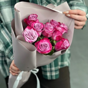 Букет "Сесилия" из 9 фиолетовых роз кения (40 см) в Краснознаменске