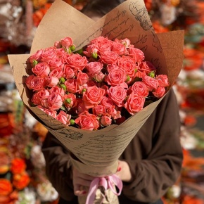 Букет из 15 кустовых коралловых роз (50 см) в Краснознаменске