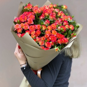 Букет "Сияние заката" из кустовых роз (70 см) в Краснознаменске