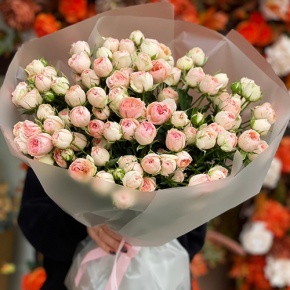 Букет из 35 нежных кустовых роз (40 см) в Краснознаменске