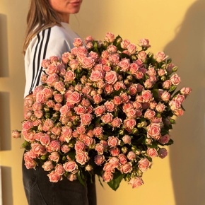 Букет из 39 нежных кустовых роз (70 см) в Краснознаменске