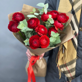 Букет из 11 ранункулюсов и эвкалипта в Краснознаменске