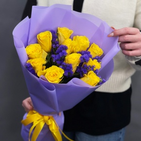 Букет "Лейкерс" из лимонных роз и статицы в Краснознаменске