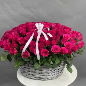 Композиция в корзине из 101 малиновой розы (40 см) в Краснознаменске