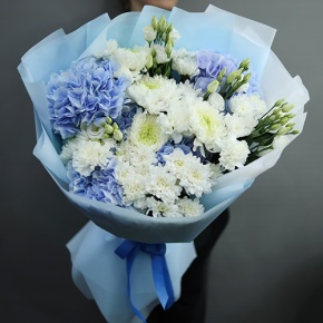 Букет "Океан любви" из Голландских гортензий, диантусов, хризантем Магнум и эустом в Краснознаменске