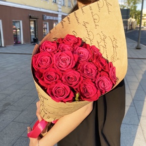 Букет из 15 роз Шангрила в крафте (60 см) в Краснознаменске