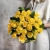 Букет из 25 лимонных роз с рускусом (40 см) в Краснознаменске