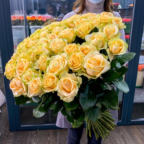 75 роз Аваланж (70 см) в Краснознаменске